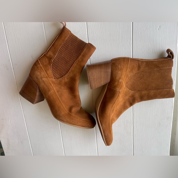 Davos Gomma Tan Italian Suede Leather Ribbed Chunky Heel Booties Women's Size 37 - Picture 9 of 9